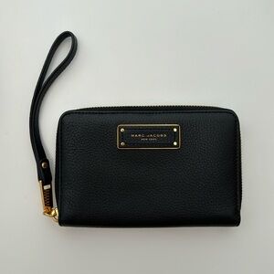 Marc Jacobs Too Hot to Handle Zip Wristlet